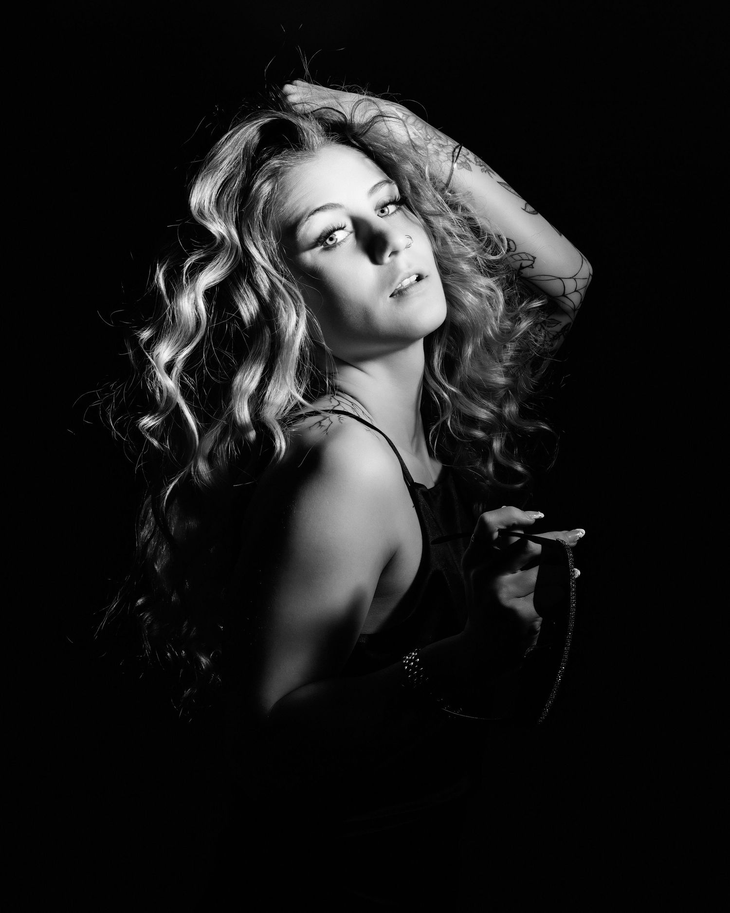 David G Holt Photography - Film noir style portraits in black and white showing dramatic poses in an underground setting.