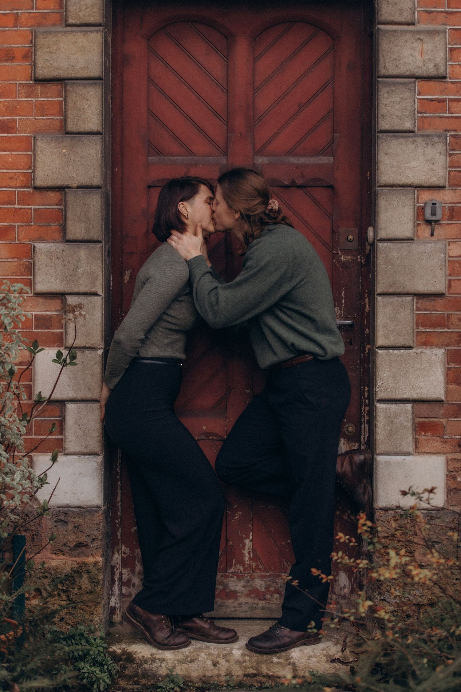 Couple session in Bagatelle with a cinematic and vintage atmosphere