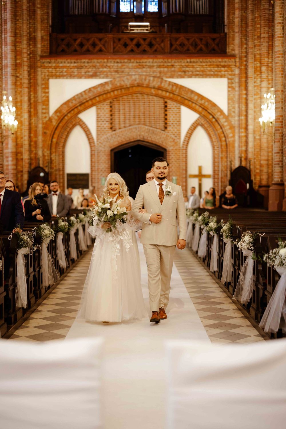 Ujęcie z ceremonii w monumentalnym kościele Mazowieckie