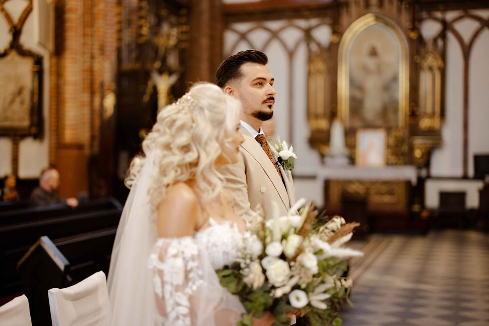Klasyczna ceremonia kościelna w Mazowieckiem
