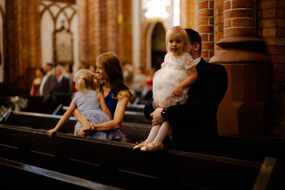 Para Młoda podczas ceremonii ślubnej Mazowsze