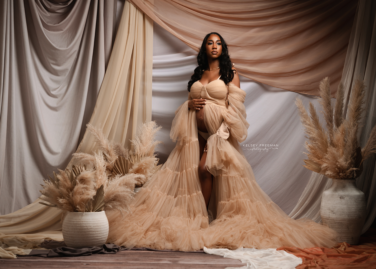 Maternity & Newborn photography studio located in between Atlanta, Georgia and Birmingham, Alabama with full service photo studio.