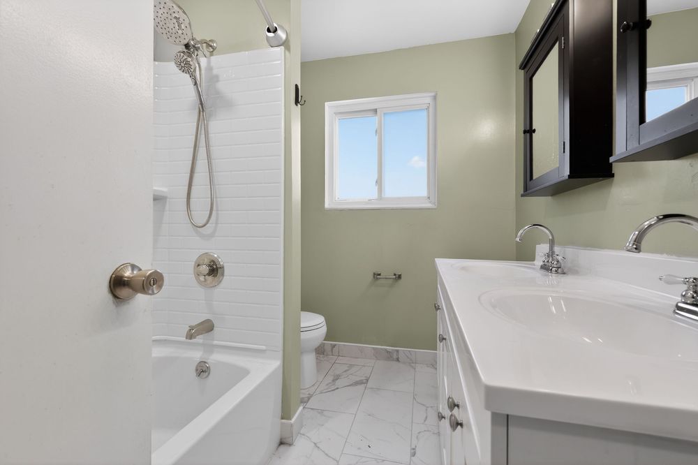 Professional real estate photography of a Bathroom in Madison Heights, Michigan