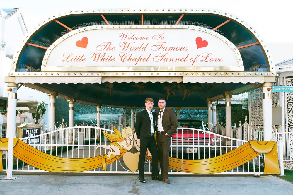 Las Vegas sign elopement