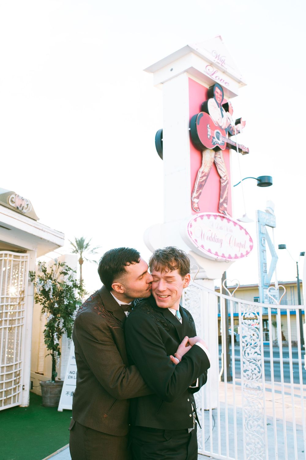 Las Vegas sign elopement