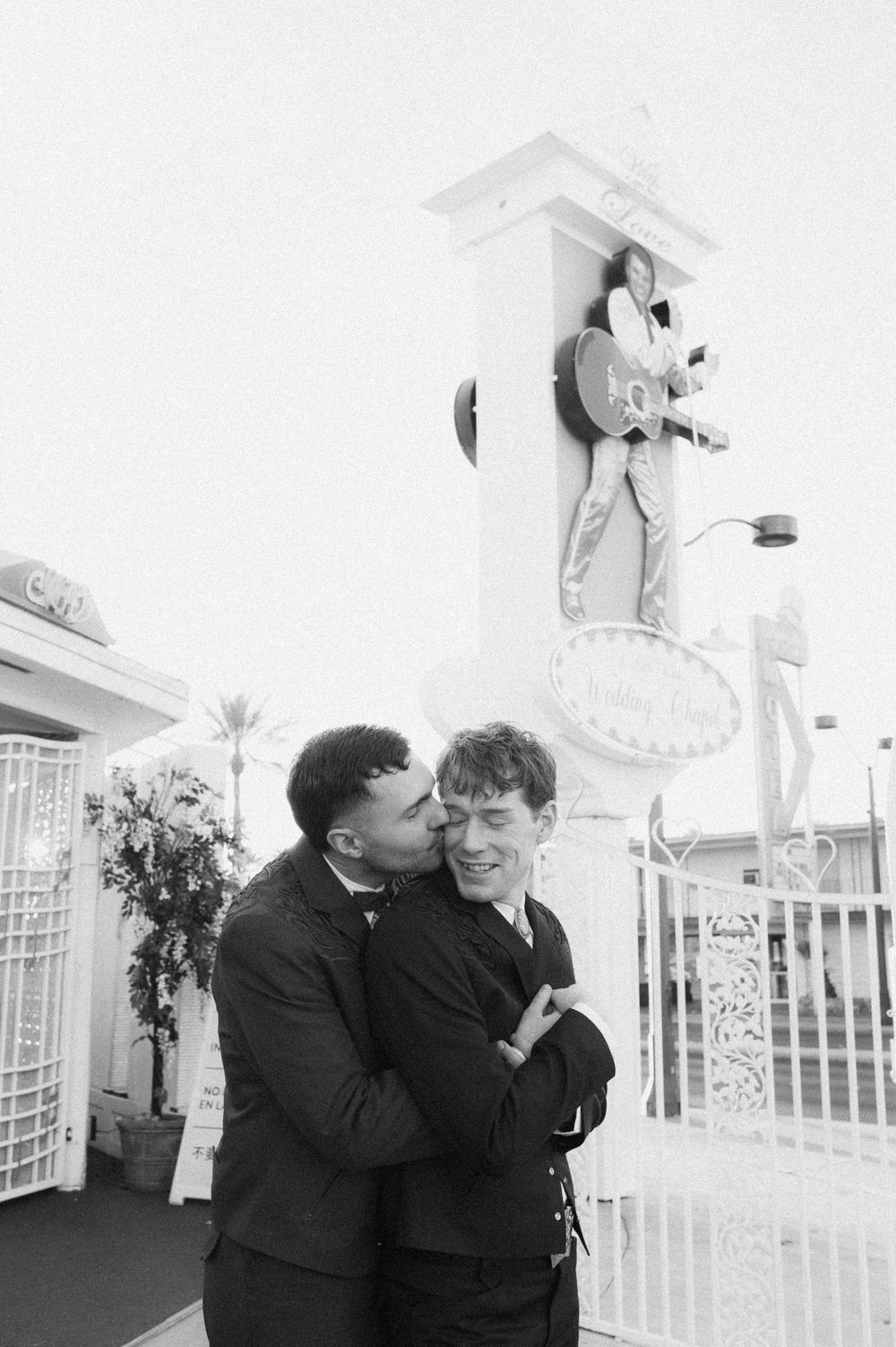 Las Vegas sign elopement