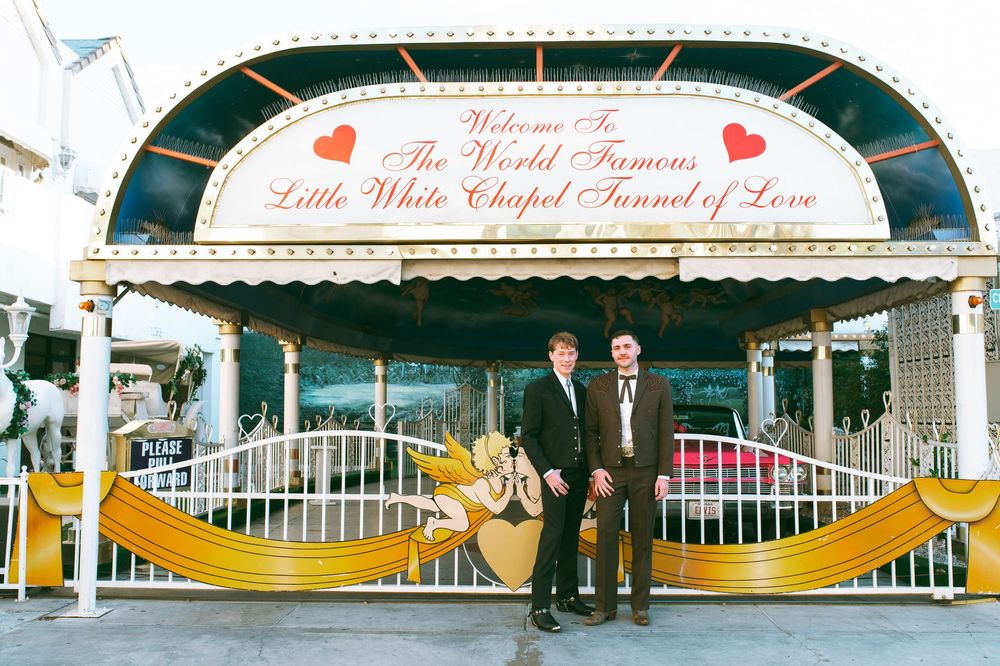 Las Vegas sign elopement