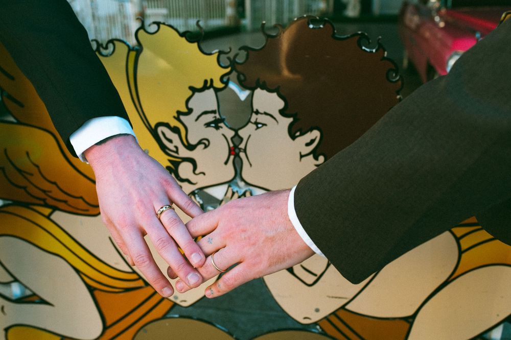 Las Vegas sign elopement
