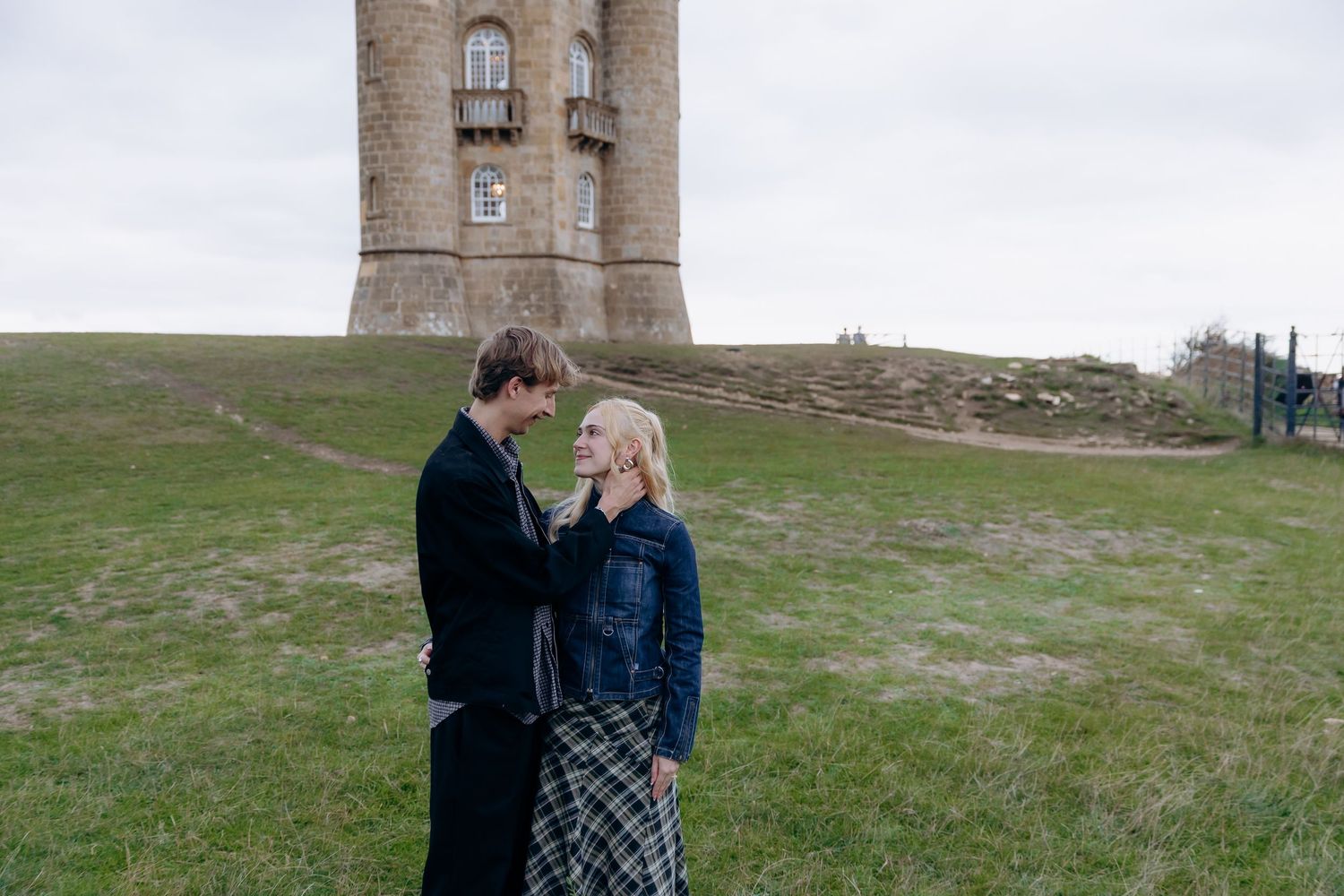 Romantic evening portraits at Broadway Tower.