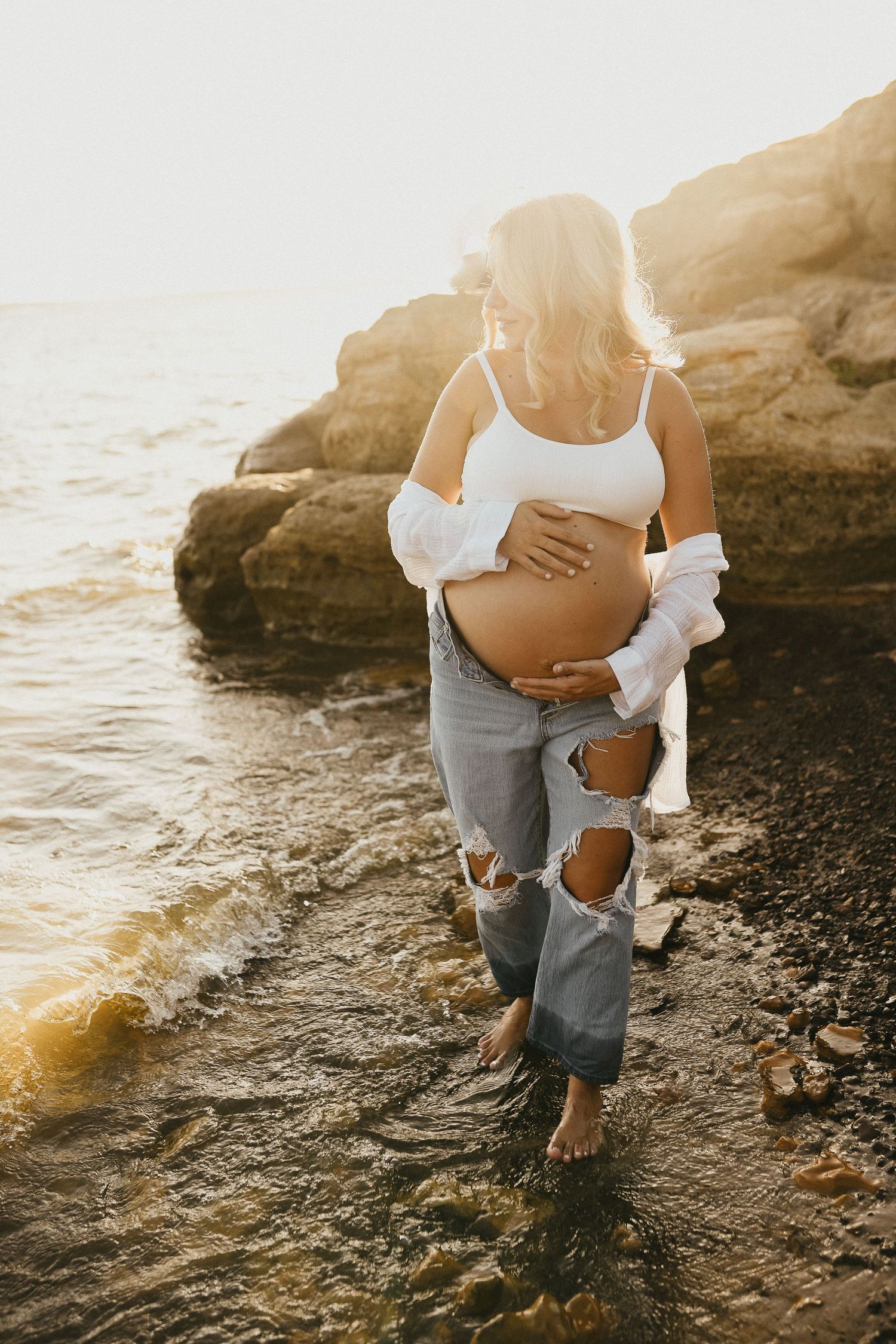 Romantic sunset pregnancy photos beside the water at Lake Grapevine