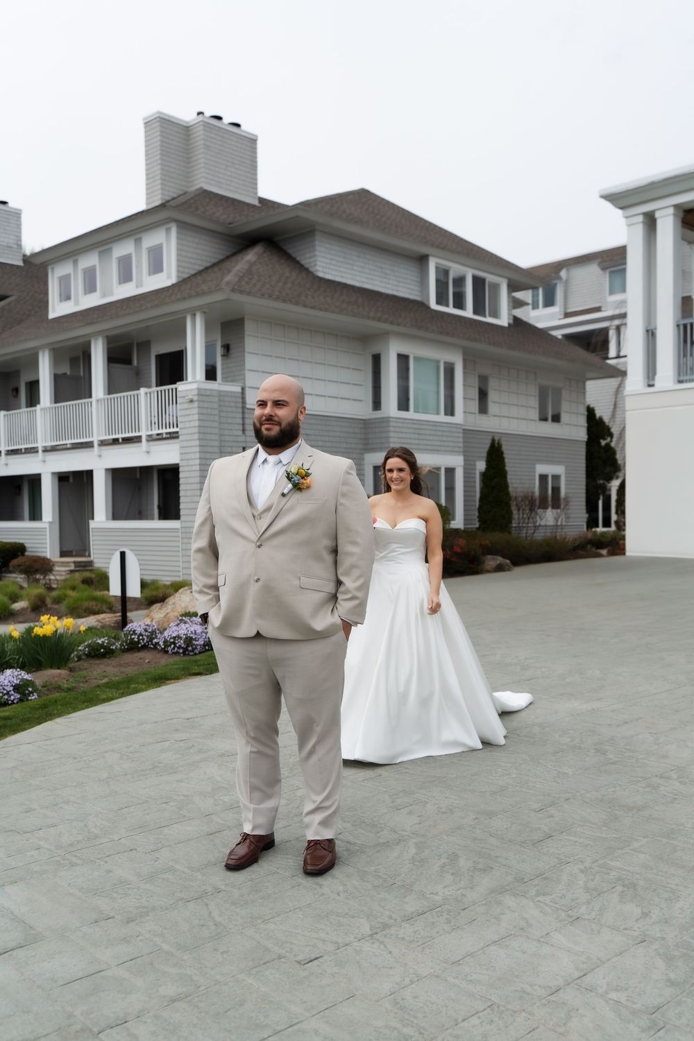 waters edge resort in connecticut bride and groom photos