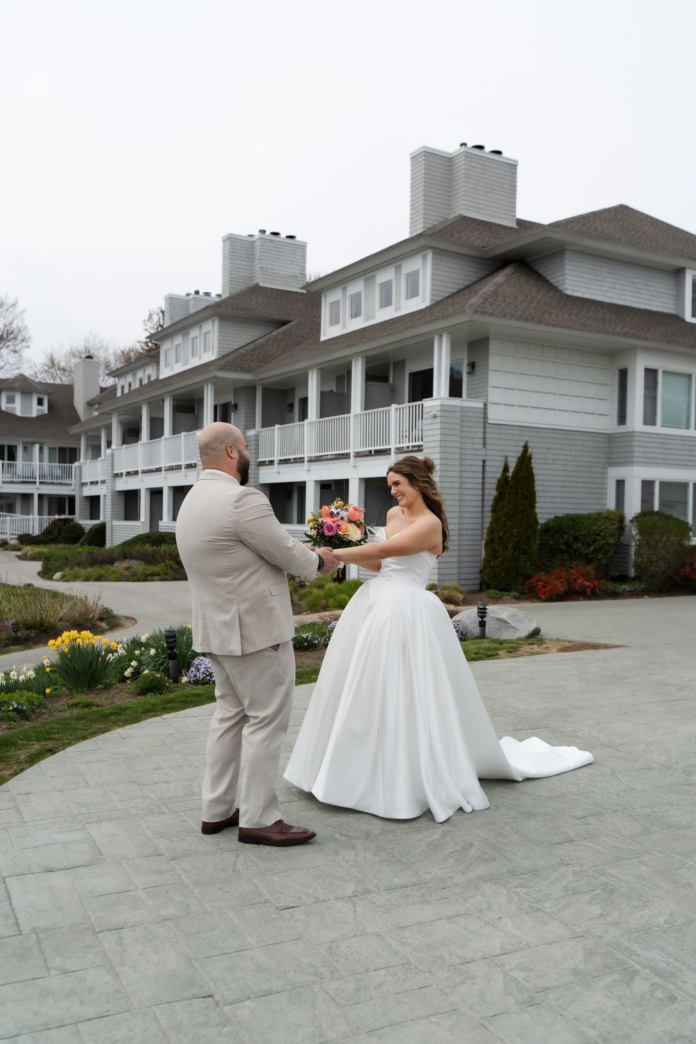 waters edge resort in connecticut bride and groom photos