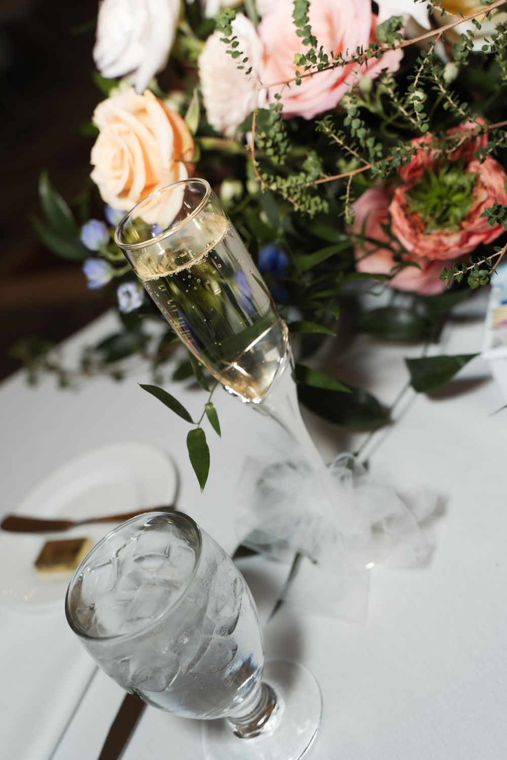 waters edge resort in connecticut bride and groom photos