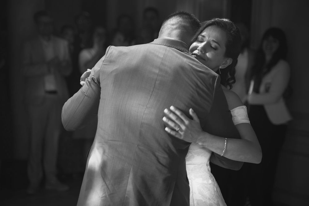 La mariée danse avec son frère au château Burrus