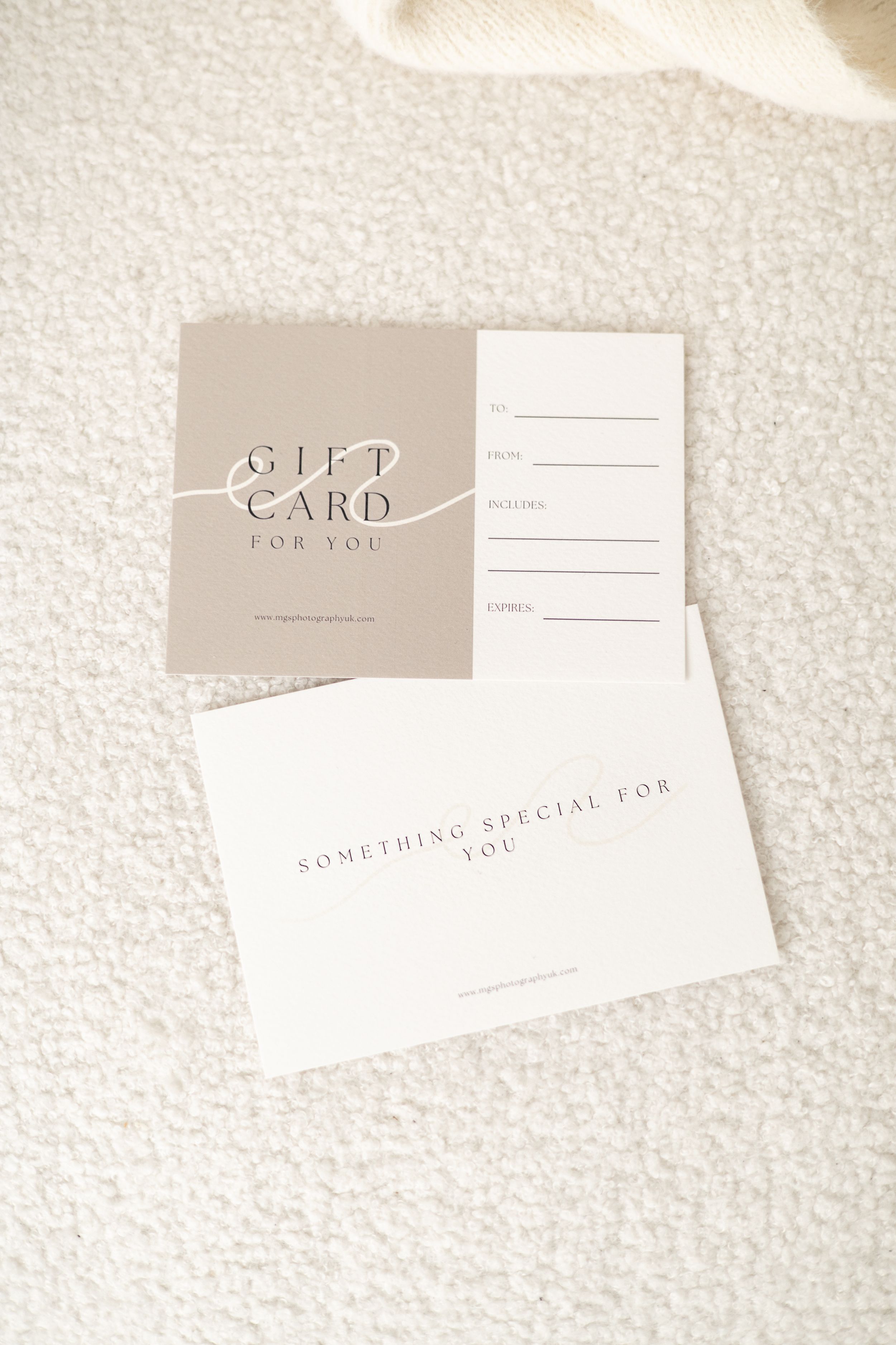 Photography gift card offering a newborn, family or first birthday photoshoot in Nottingham