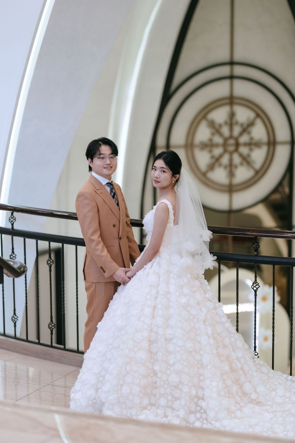 桃園晶宴午宴婚禮攝影，由渴望影像女攝影師 Jen 拍攝，以自然明亮、溫暖細膩的影像記錄新人與家人的真實互動。渴望影像提供桃園、台北、台中、台南、高雄及全台婚禮攝影，擅長飯店宴會、美式戶外婚禮、證婚與傳統婚禮，以自然而有美感的方式留下每一場婚禮故事。