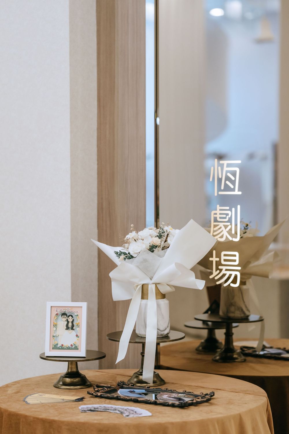 桃園晶宴午宴婚禮攝影，由渴望影像女攝影師 Jen 拍攝，以自然明亮、溫暖細膩的影像記錄新人與家人的真實互動。渴望影像提供桃園、台北、台中、台南、高雄及全台婚禮攝影，擅長飯店宴會、美式戶外婚禮、證婚與傳統婚禮，以自然而有美感的方式留下每一場婚禮故事。