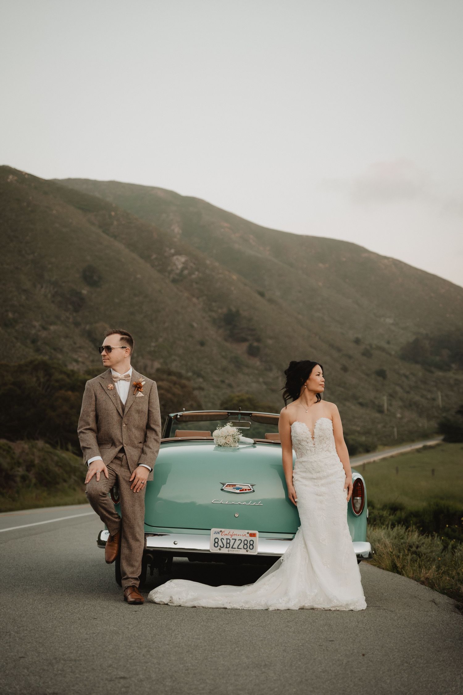 classic car wedding photos