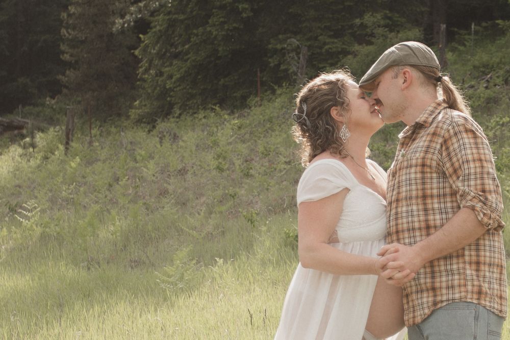Slocan Valley Maternity Photography. Nelson BC Maternity