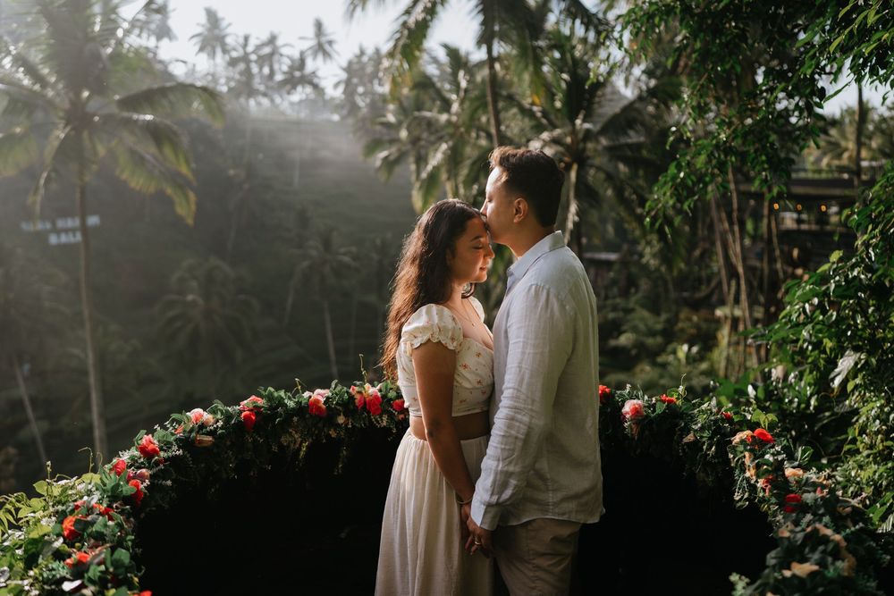 Professional couple photographer at Alas Harum Ubud.