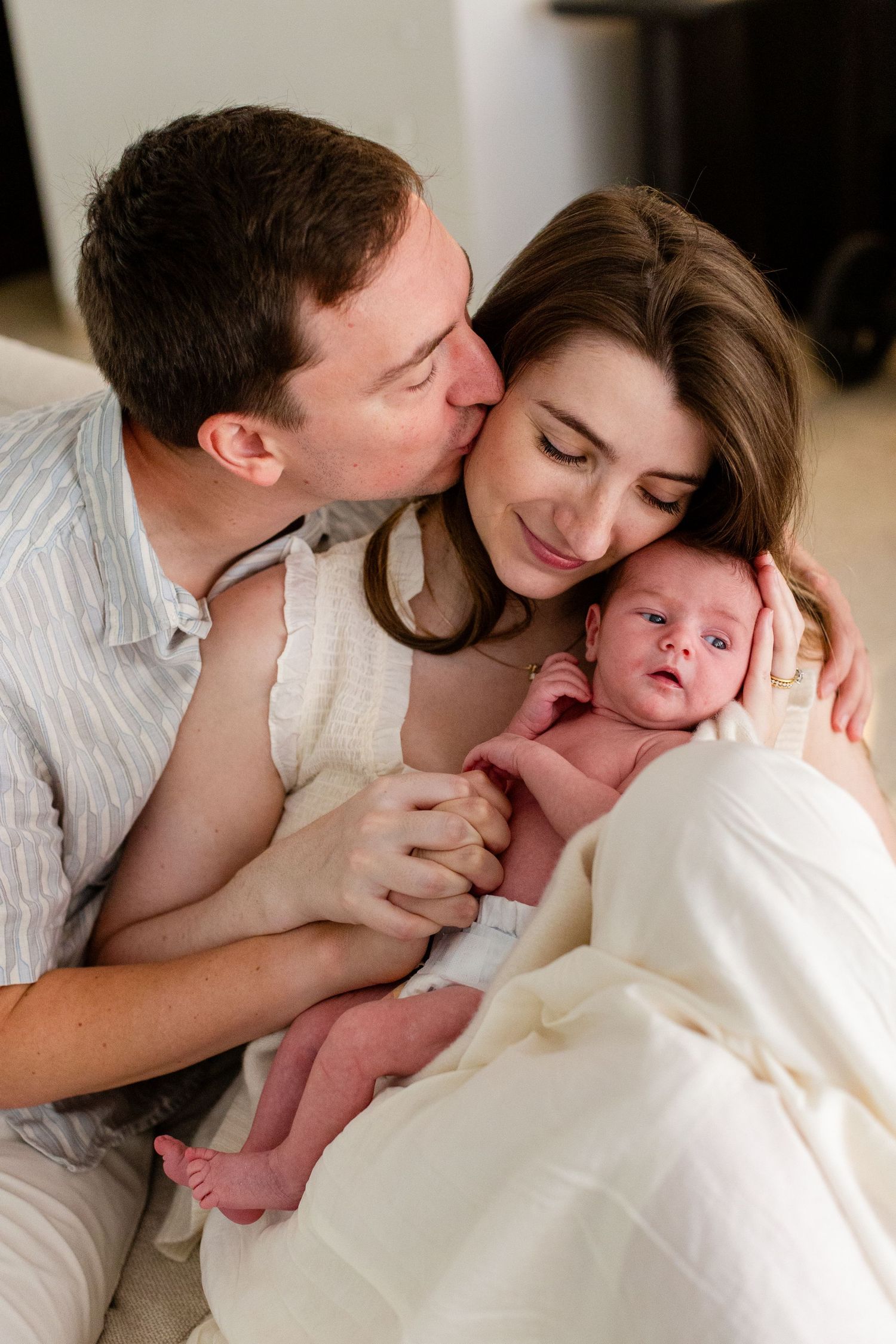 Portrait of a mother, father, and newborn. In-home lifestyle newborn session in Guaynabo, Puerto Rico.