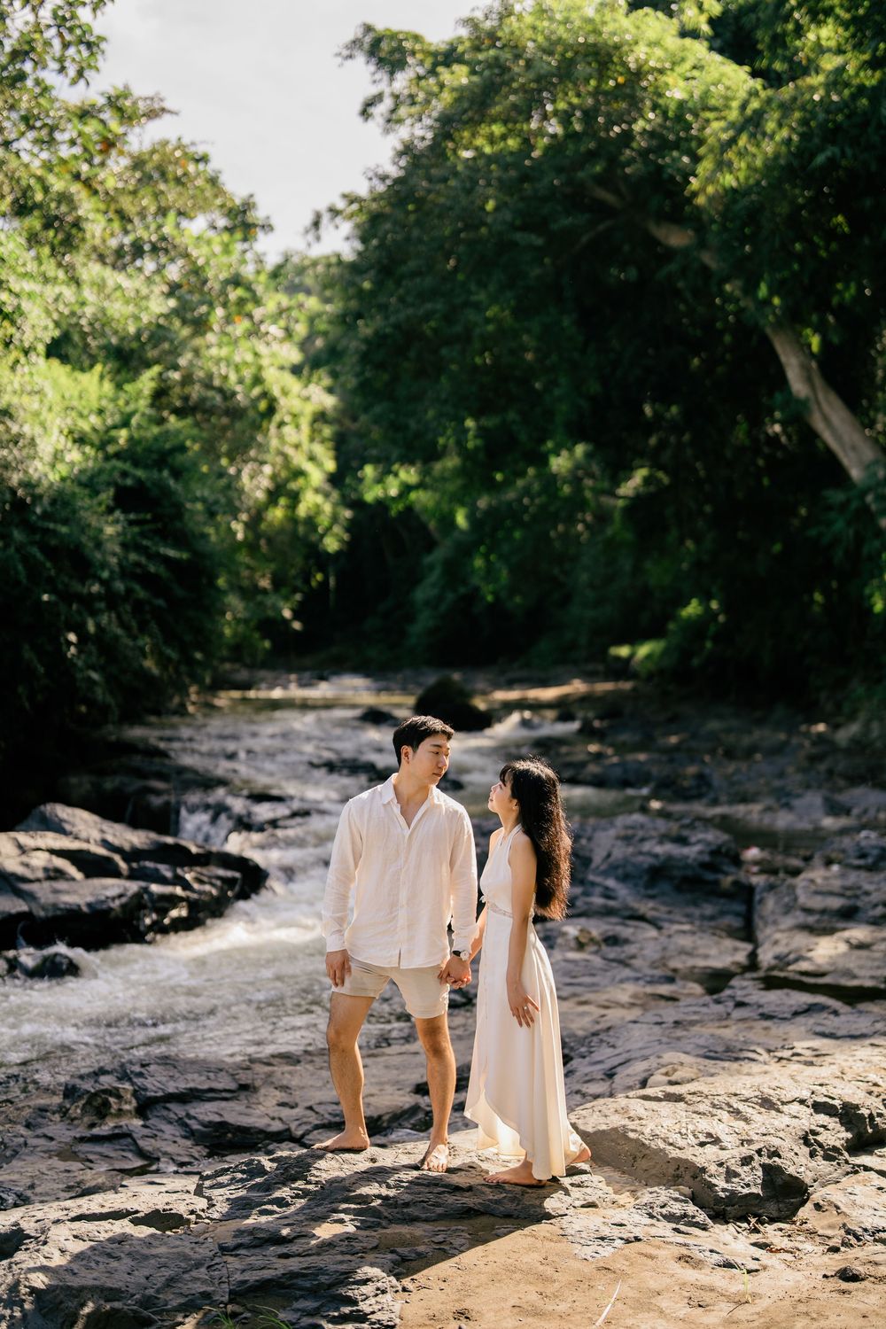 Romantic pre-wedding photoshoot at Blangsinga Waterfall