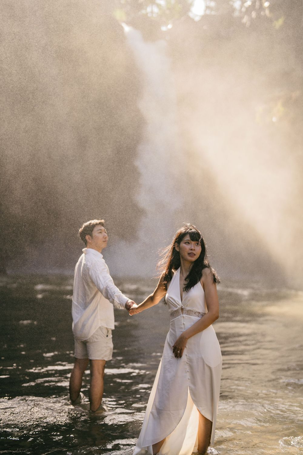 Romantic pre-wedding photoshoot at Blangsinga Waterfall