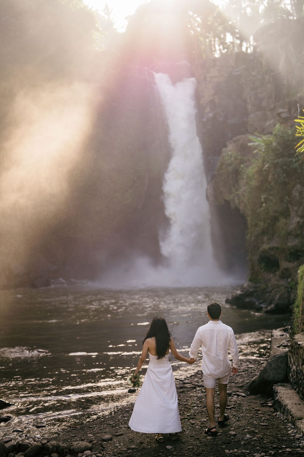 Romantic pre-wedding photoshoot at Blangsinga Waterfall