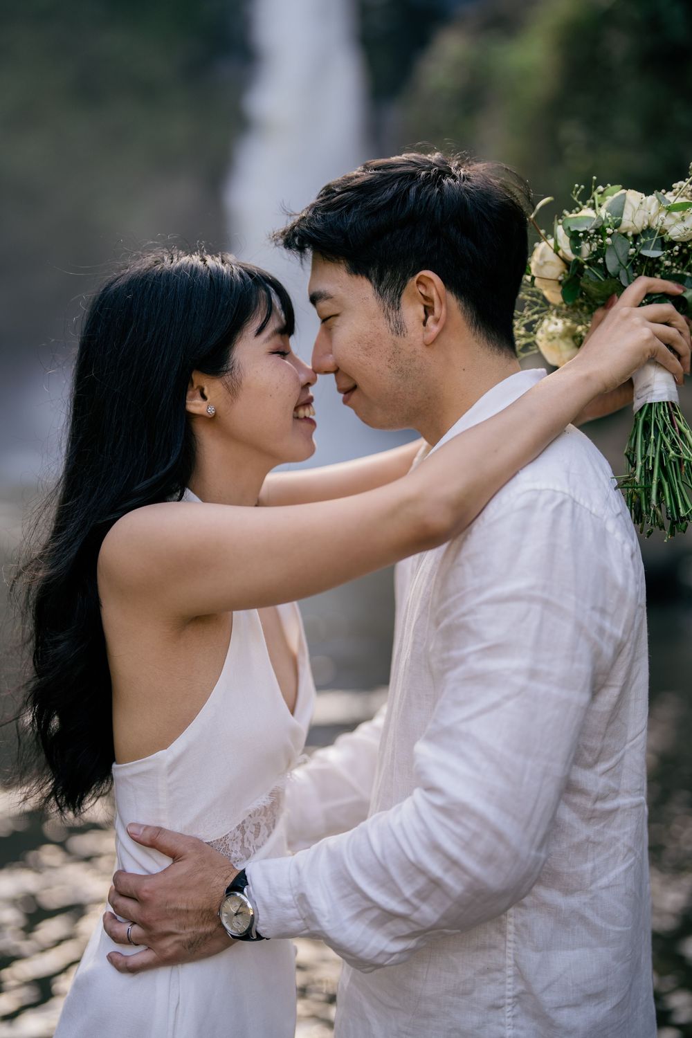 Romantic pre-wedding photoshoot at Blangsinga Waterfall