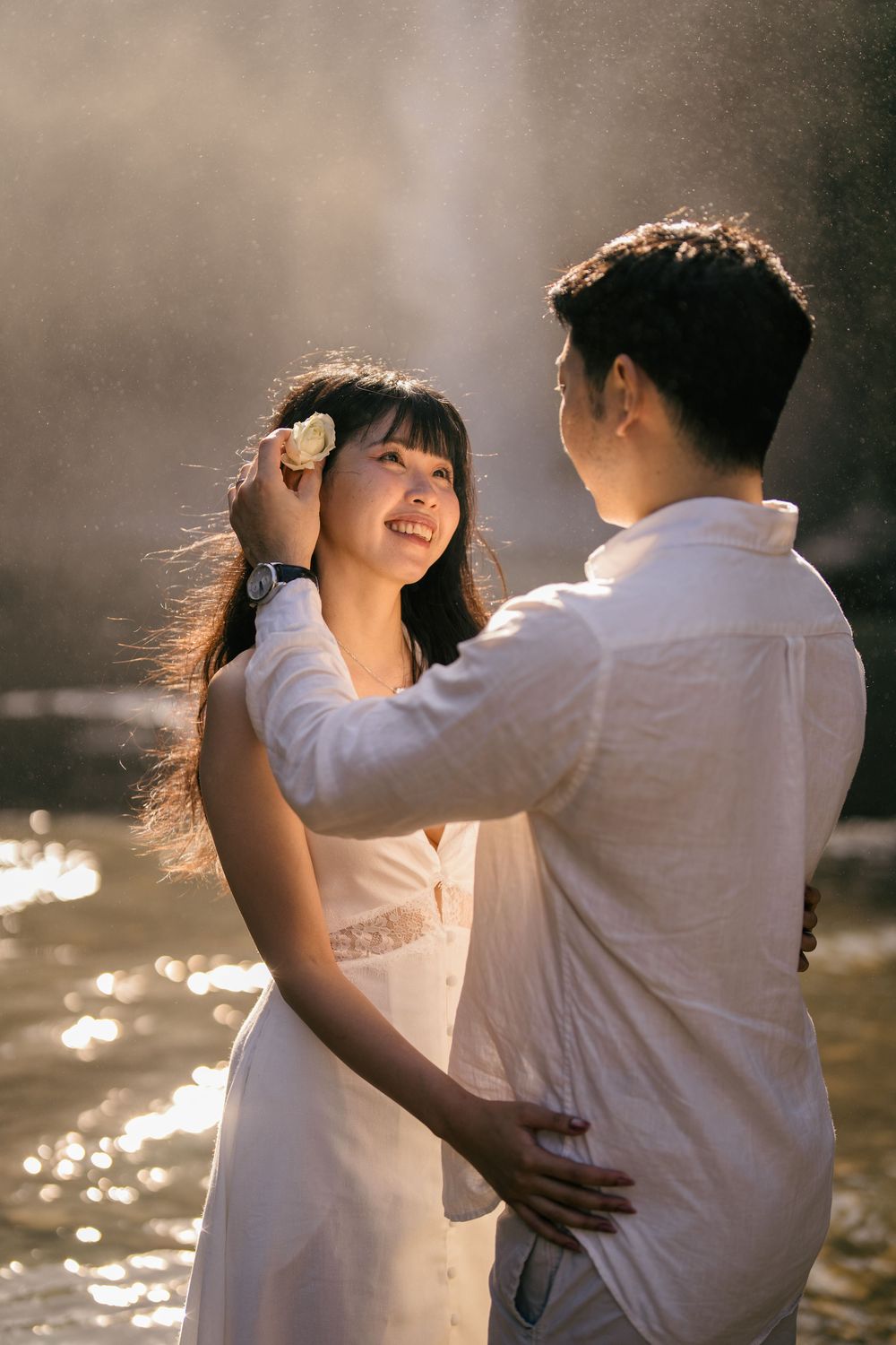Romantic pre-wedding photoshoot at Blangsinga Waterfall