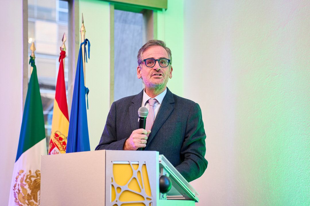 Antonio Basagoiti dando palabras de bienvenida en evento con LHO en la Cámara Española de Comercio