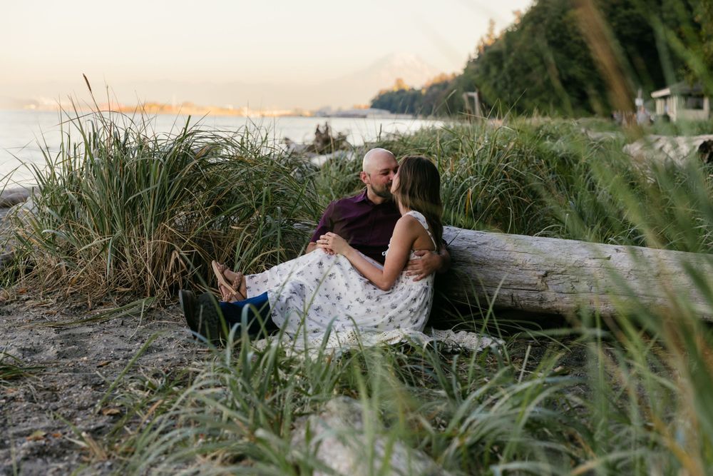 Beach engagement photos at Owens Beach Tacoma, Washington