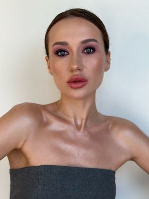 Cambridge bridal makeup artist creating soft glam wedding look.