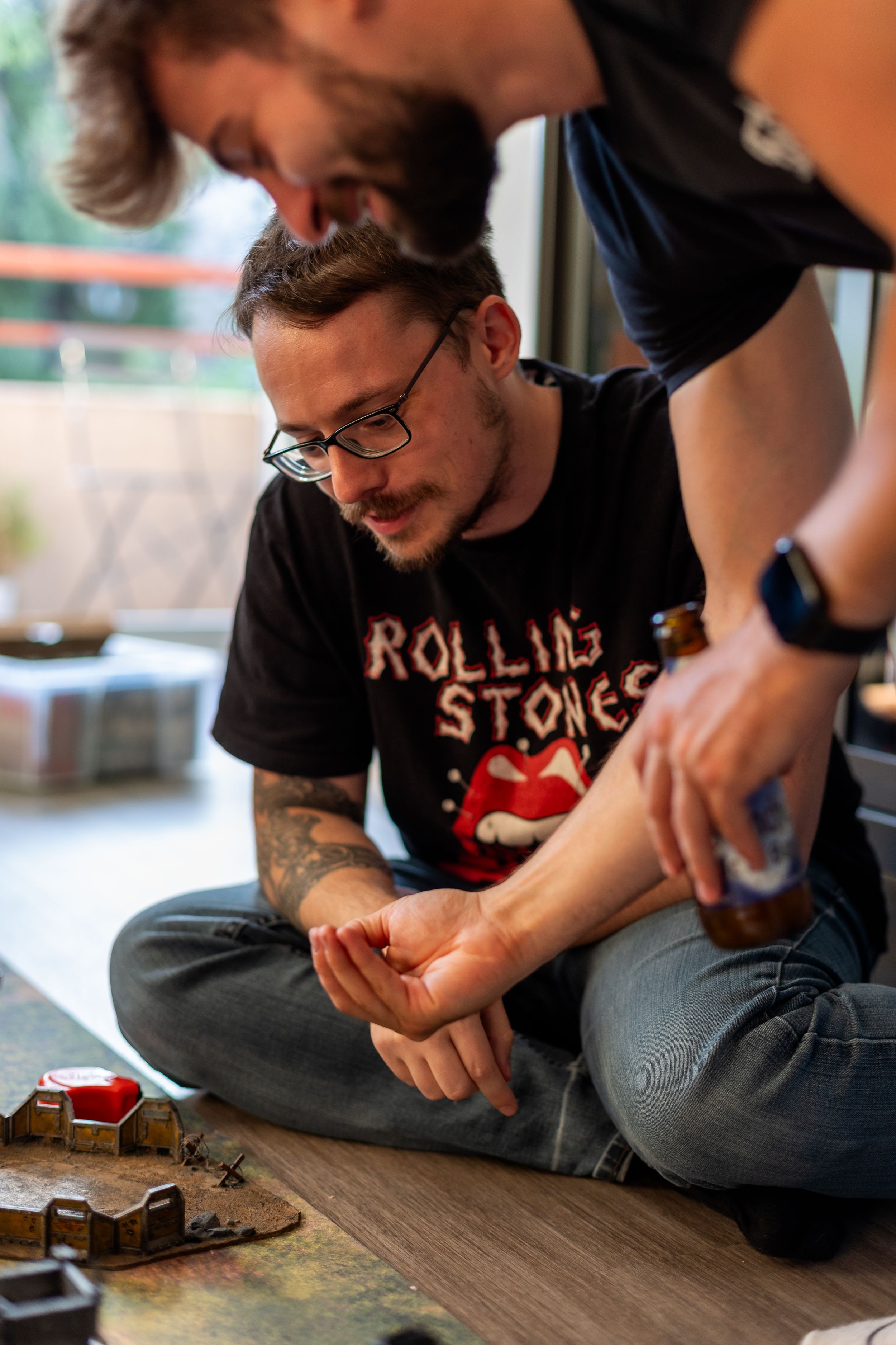 Séance d'images prises sur le vif entre amis garçons partie de warhammer sur Clermont-Ferrand