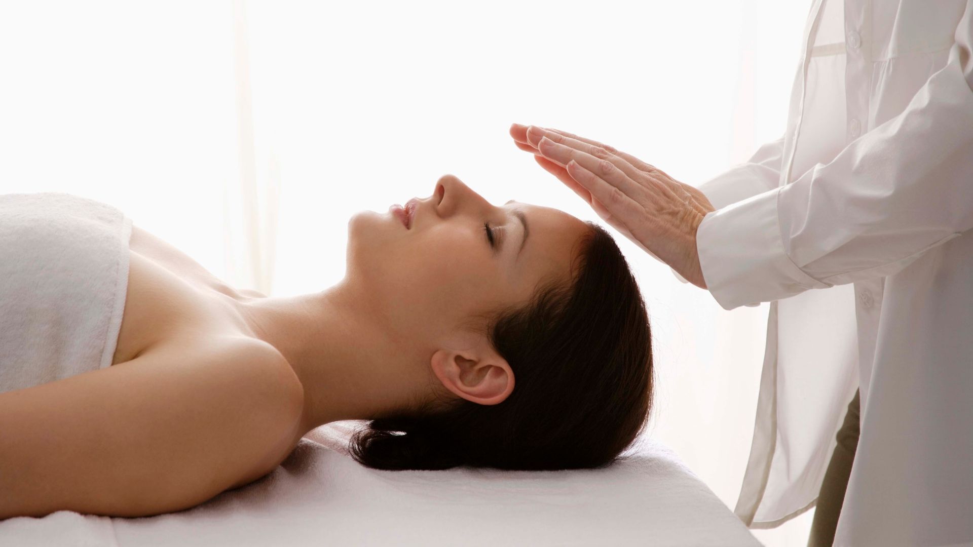 Formación Holística Costa Rica ofrece cursos de Reiki y Péndulo Hebreo, Registros Akáshicos, Chakras.