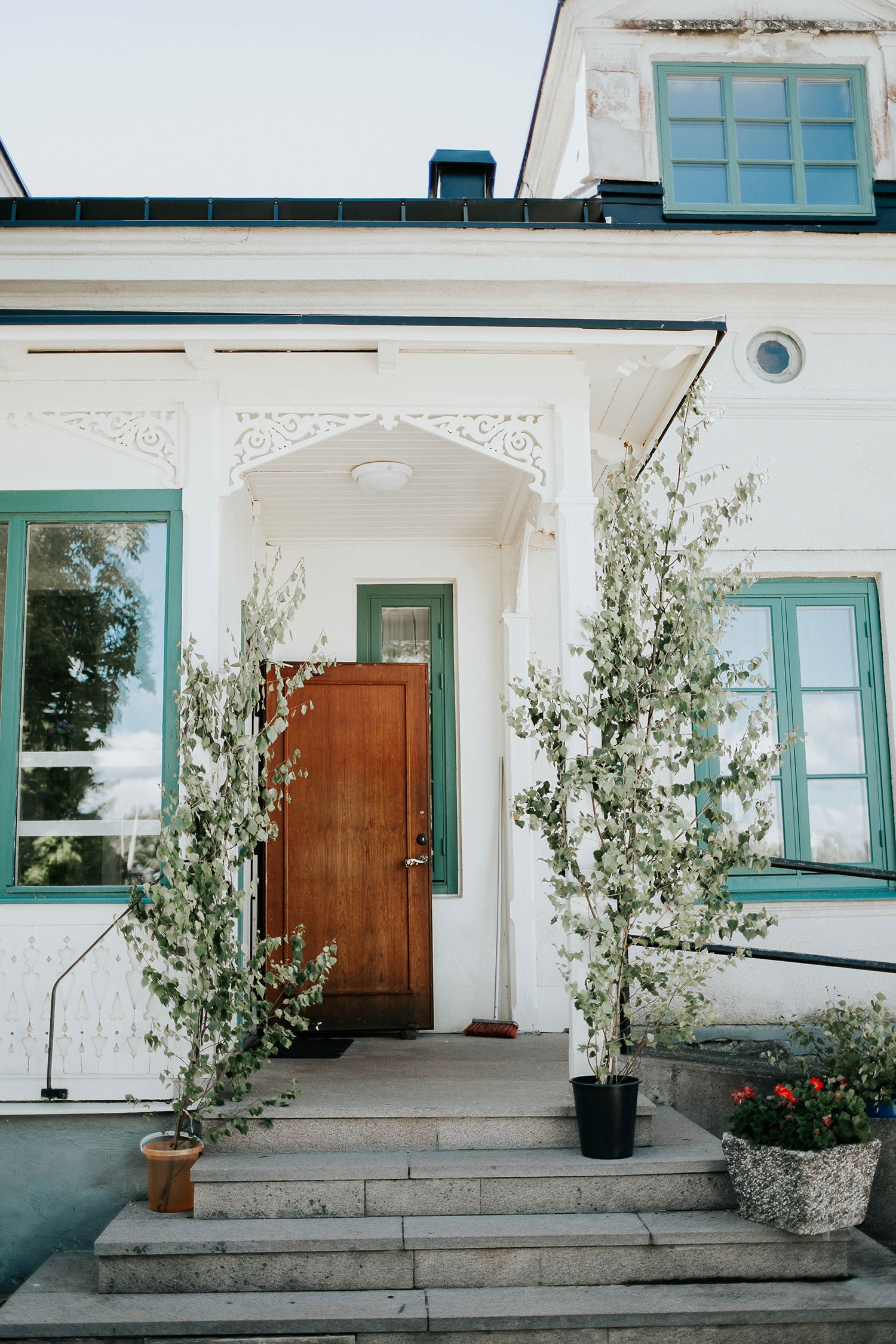 Bröllop i Örebro. Karlslunds herrgård. Utomhusvigsel. Fotograf i Karlstad Rebecca Nordin.