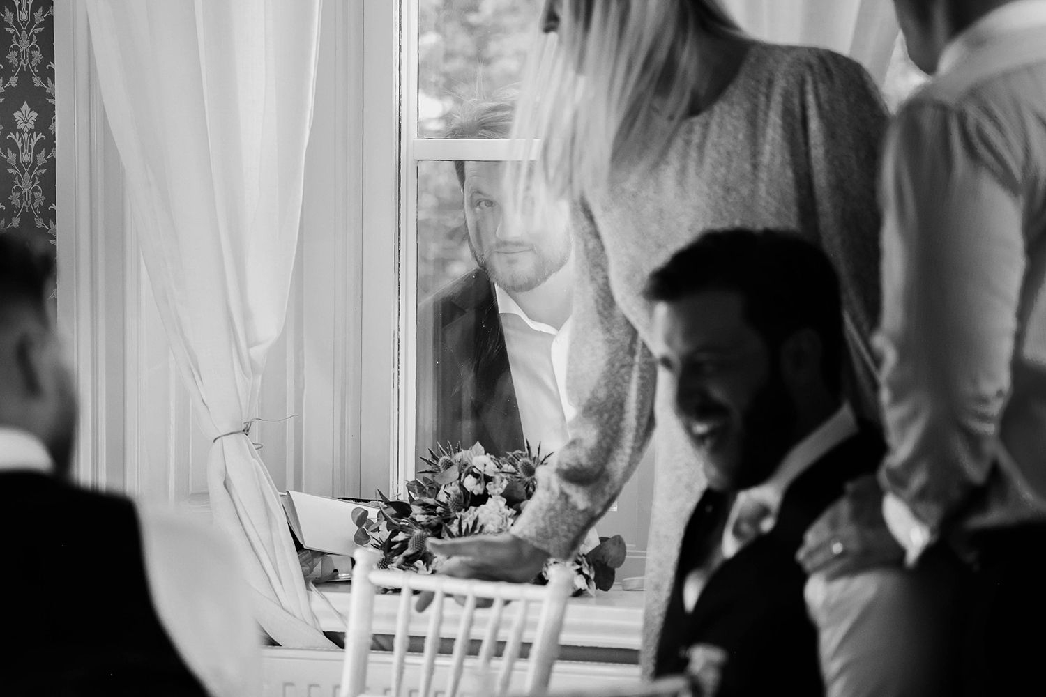 Bröllop i Örebro. Karlslunds herrgård. Utomhusvigsel. Fotograf i Karlstad Rebecca Nordin.