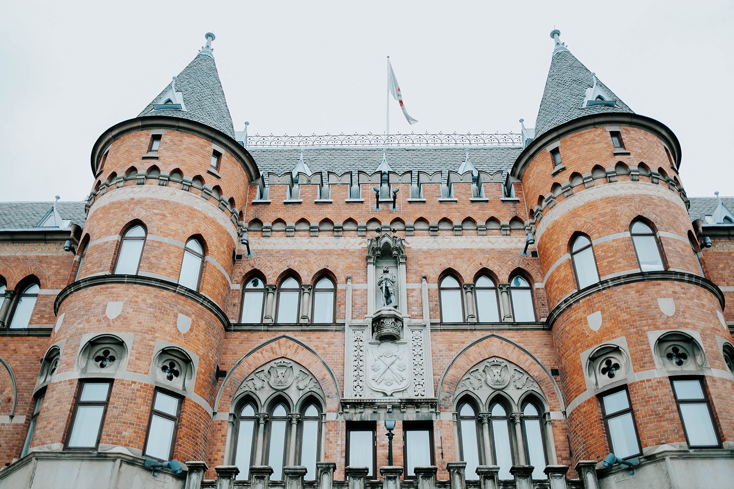 Bröllop i Örebro. Karlslunds herrgård. Utomhusvigsel. Fotograf i Karlstad Rebecca Nordin. Hotell Borgen i Örebro.