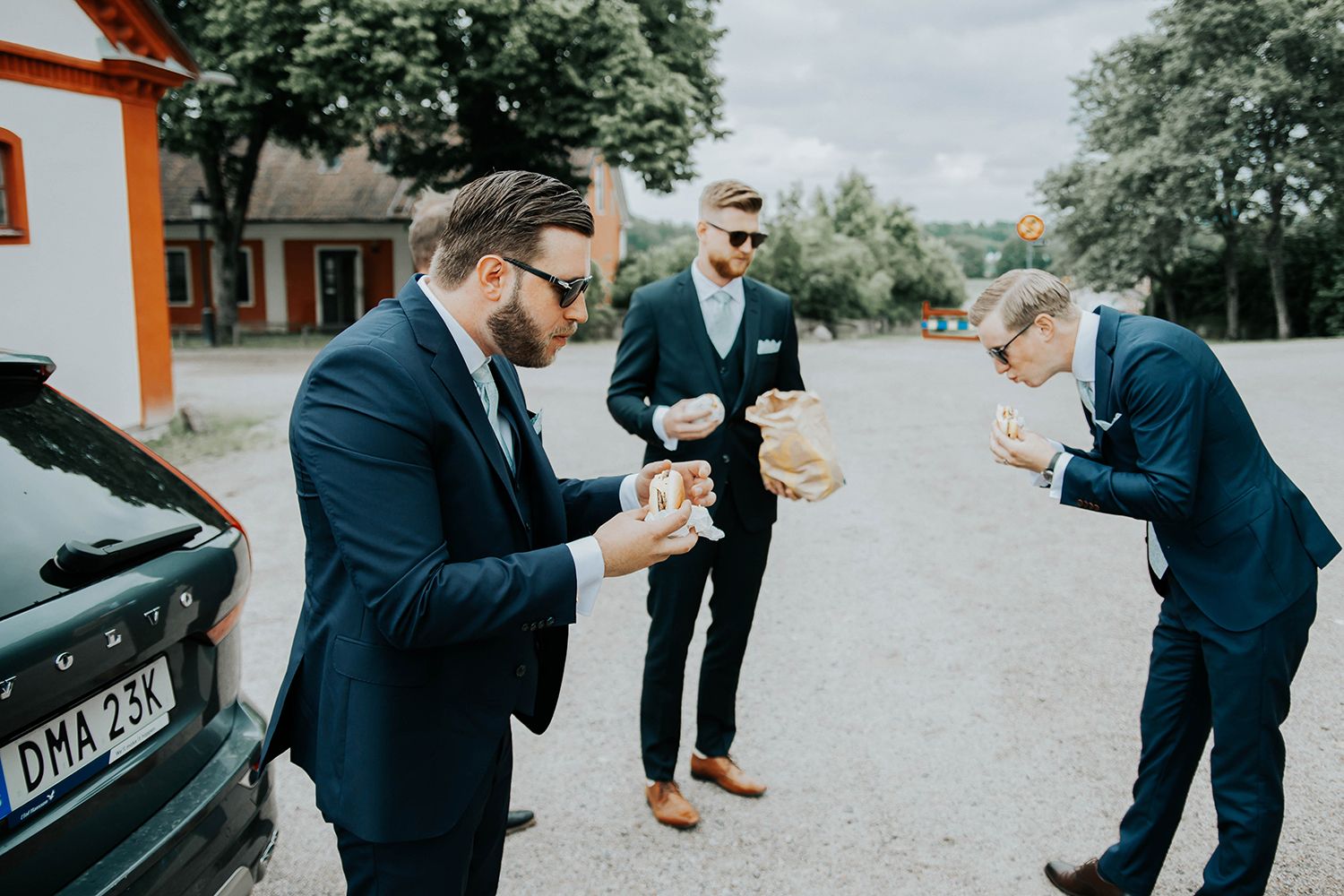 Bröllop i Örebro. Karlslunds herrgård. Utomhusvigsel. Fotograf i Karlstad Rebecca Nordin.