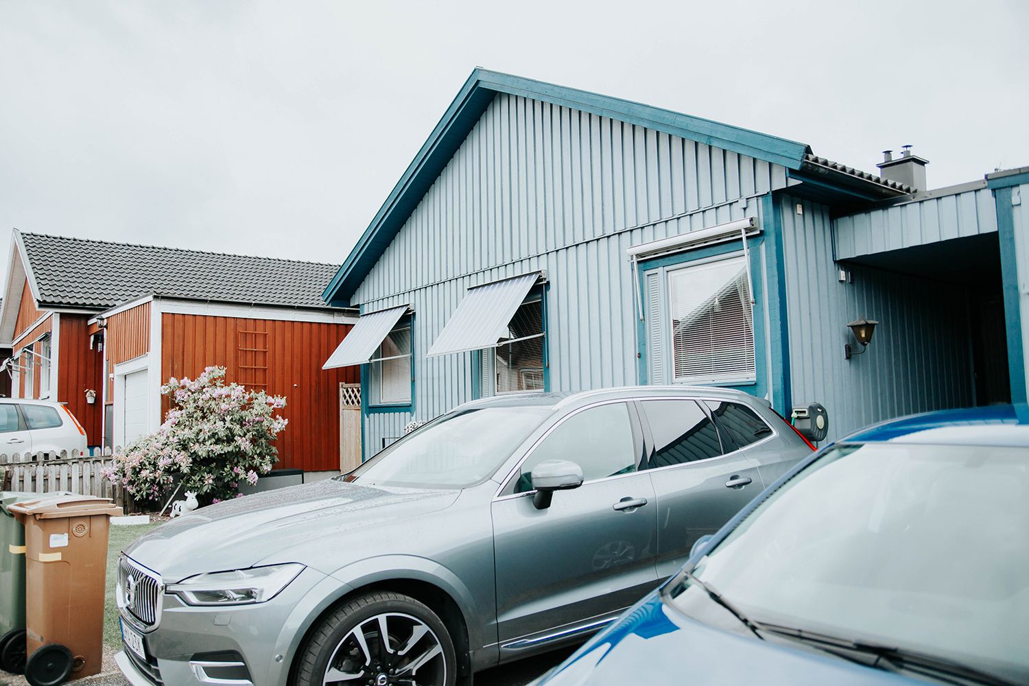 Bröllop i Örebro. Karlslunds herrgård. Utomhusvigsel. Fotograf i Karlstad Rebecca Nordin.