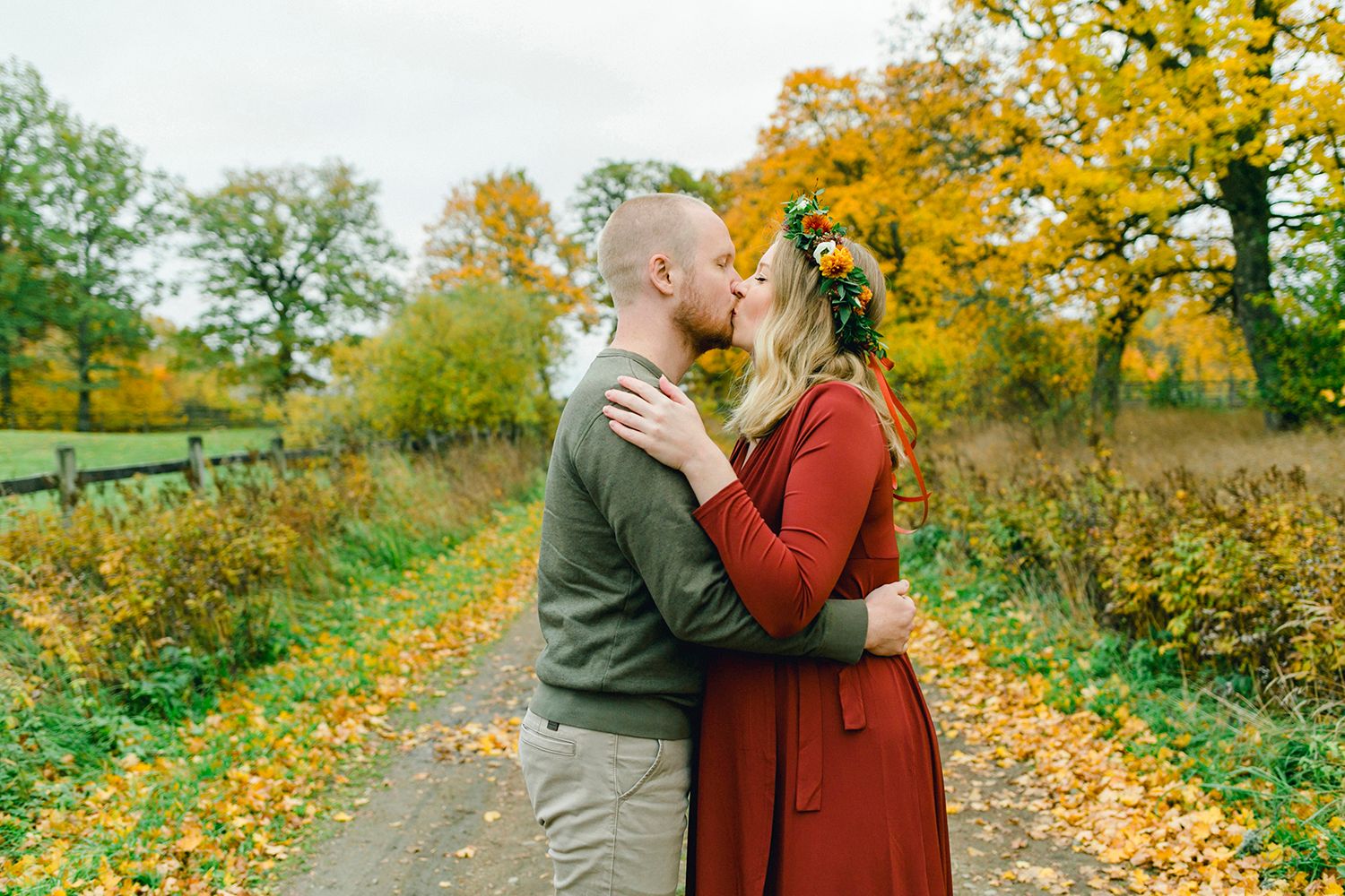 Elin och Henriks gravidfotografering vid Strömsholms slott utanför Västerås. Footgraf Rebecca Nordin.