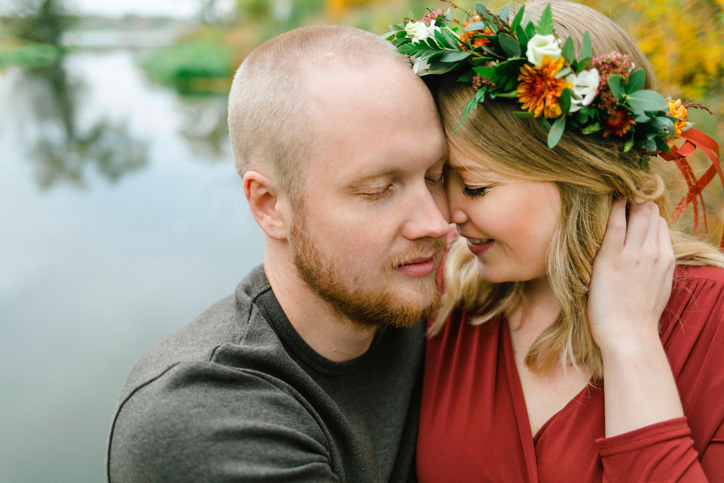Elin och Henriks gravidfotografering vid Strömsholms slott utanför Västerås. Footgraf Rebecca Nordin.
