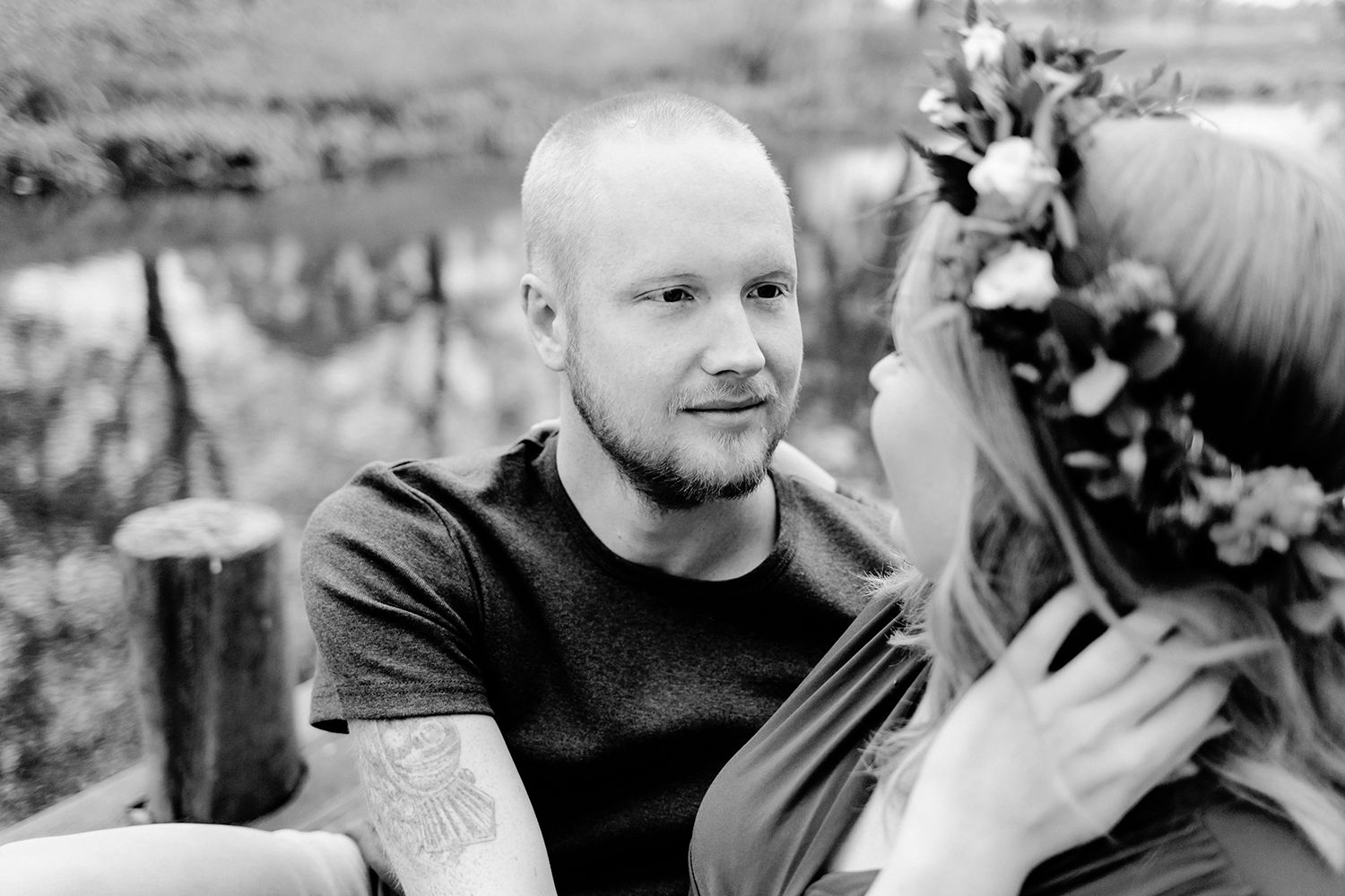 Elin och Henriks gravidfotografering vid Strömsholms slott utanför Västerås. Footgraf Rebecca Nordin.