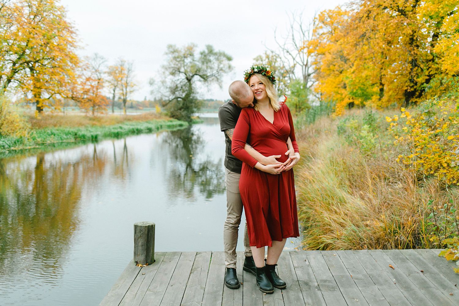 Elin och Henriks gravidfotografering vid Strömsholms slott utanför Västerås. Footgraf Rebecca Nordin.
