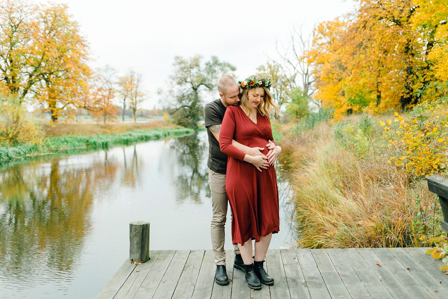 Elin och Henriks gravidfotografering vid Strömsholms slott utanför Västerås. Footgraf Rebecca Nordin.