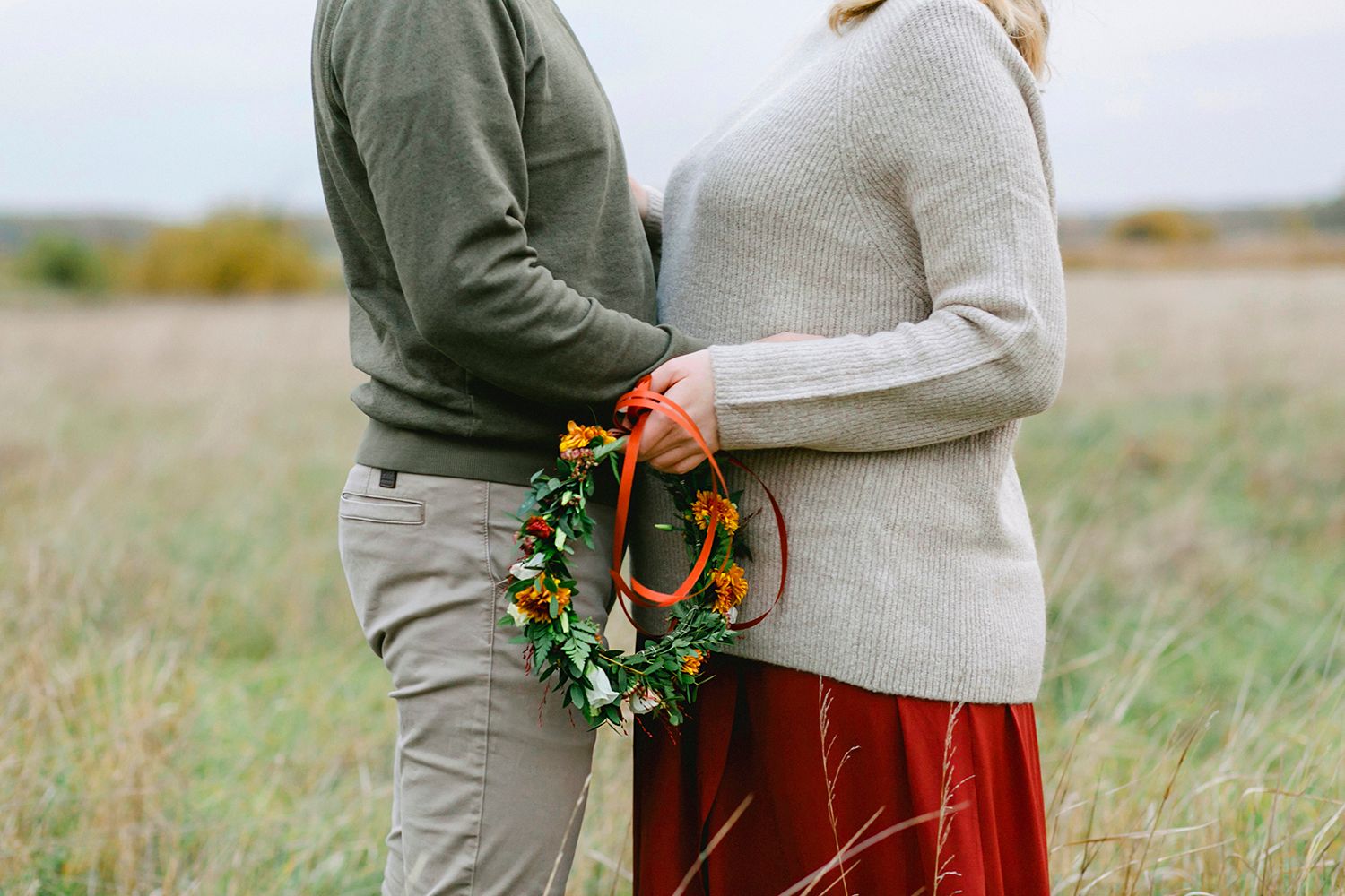 Elin och Henriks gravidfotografering vid Strömsholms slott utanför Västerås. Footgraf Rebecca Nordin.