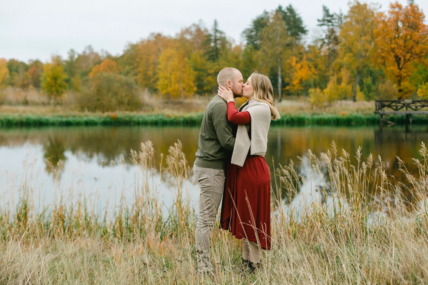 Elin och Henriks gravidfotografering vid Strömsholms slott utanför Västerås. Footgraf Rebecca Nordin.