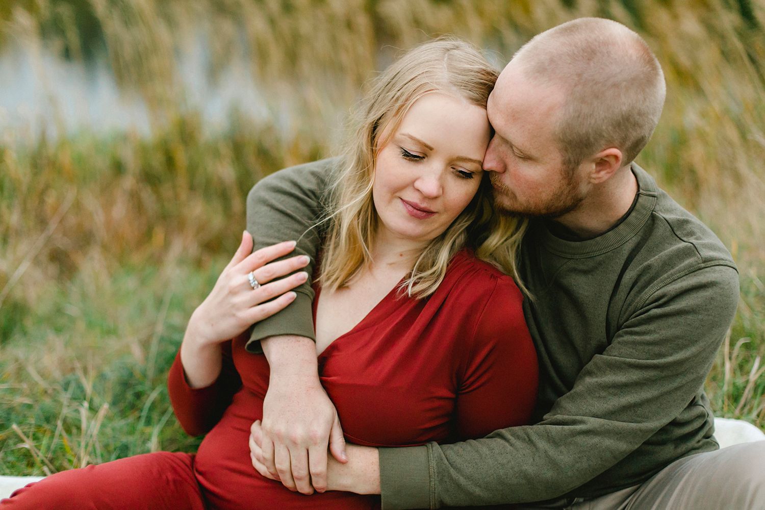 Elin och Henriks gravidfotografering vid Strömsholms slott utanför Västerås. Footgraf Rebecca Nordin.