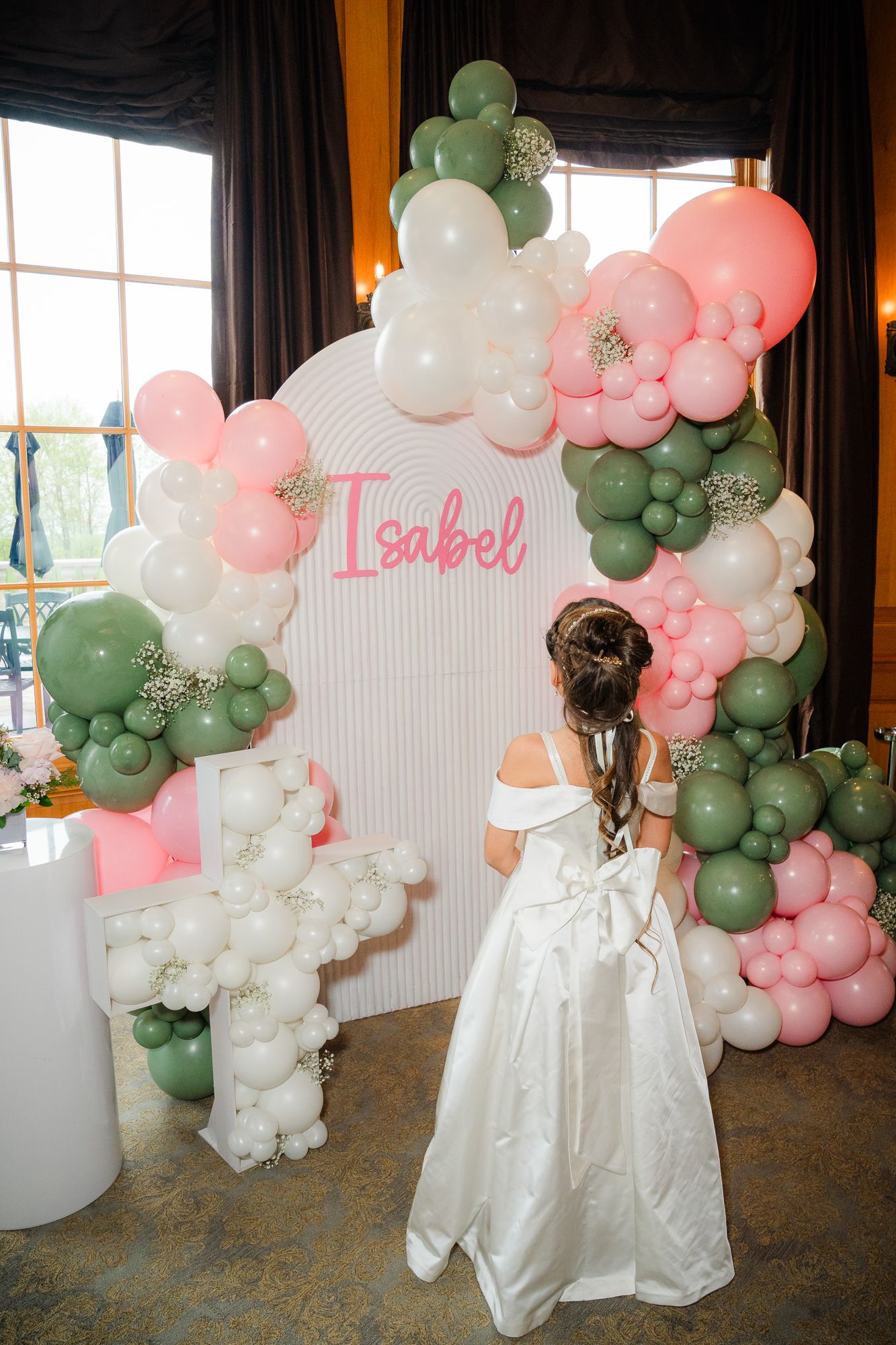 balloons decorations for the first communion photography event at Magna golf club in Newmarket, Ontario