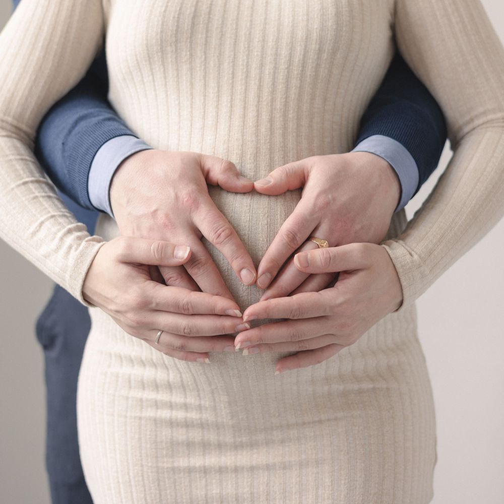 Raskausvatsa, odottaja, tuleva äiti, mom to be. Odotuskuvaus, parikuvaus, raskauskuvaus, äitiyskuvaus, perhekuvaus Vanta